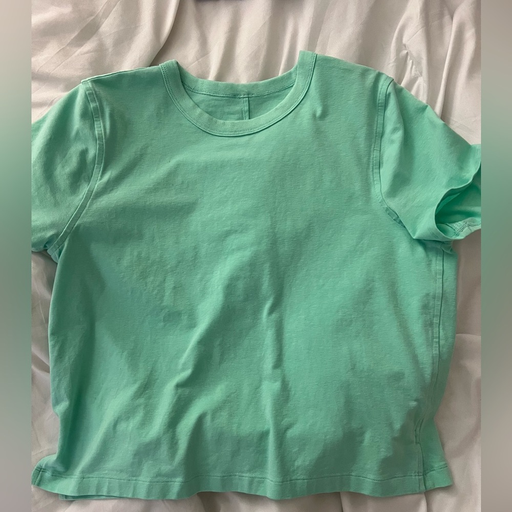 Lululemon t shirt cropped size 2